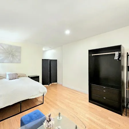 Trinity Bellwood Suites Downtown Toronto